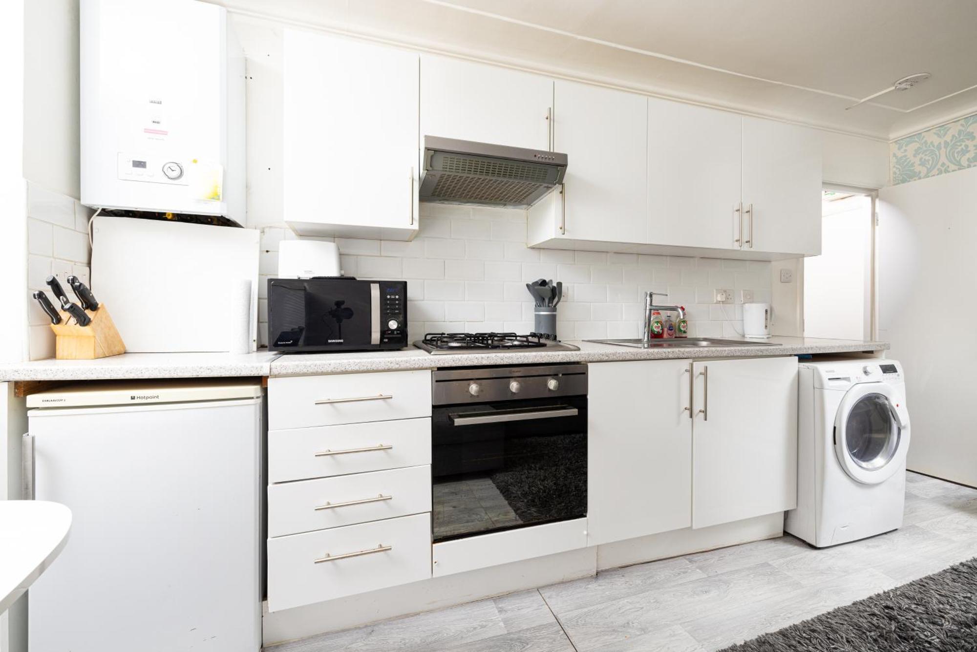 One Bedroom Apartment Opposite Brent Cross Station Лондон Экстерьер фото